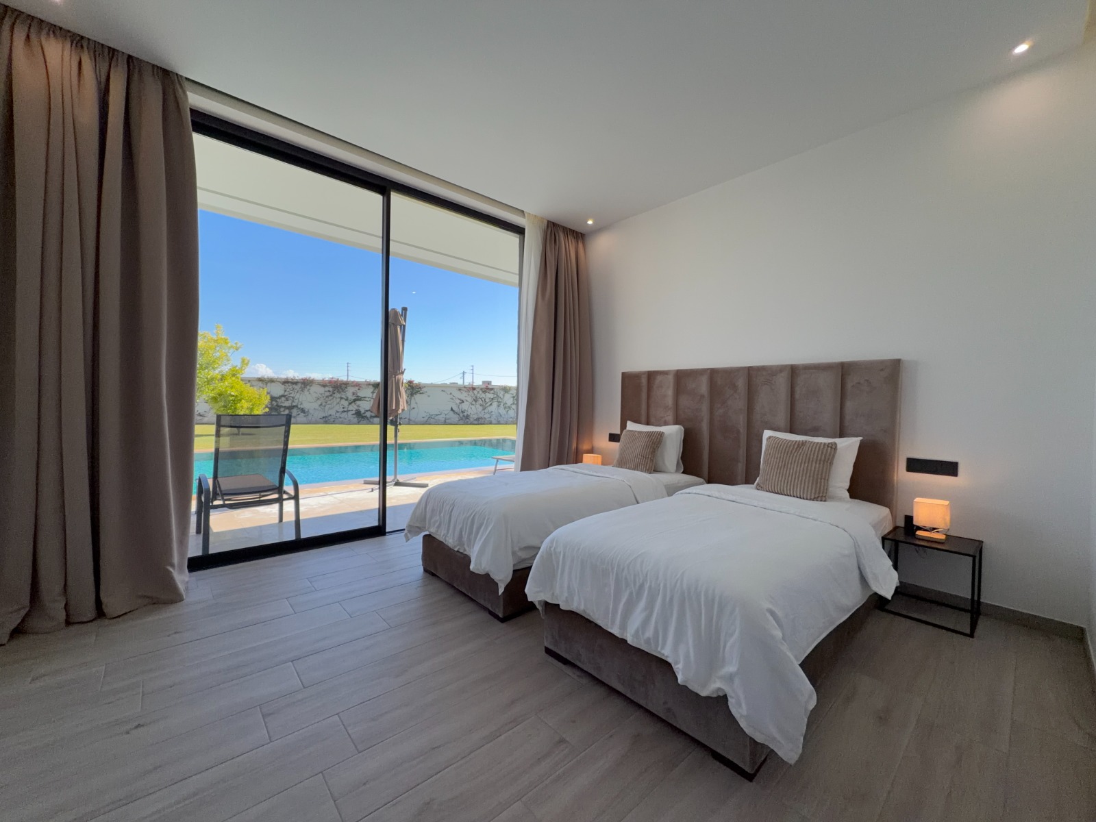 Chambre twin avec vue piscine
